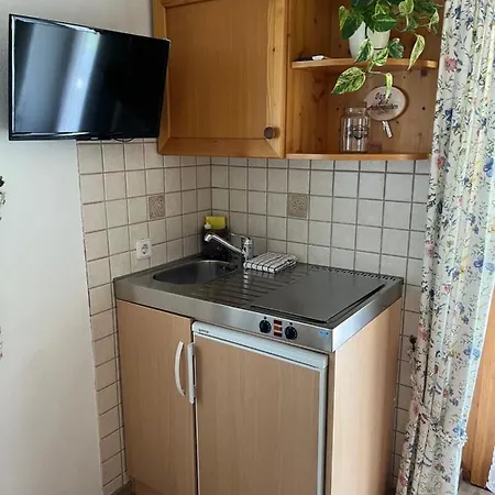 Haus Stiafei Апартаменты Шнайцльройт